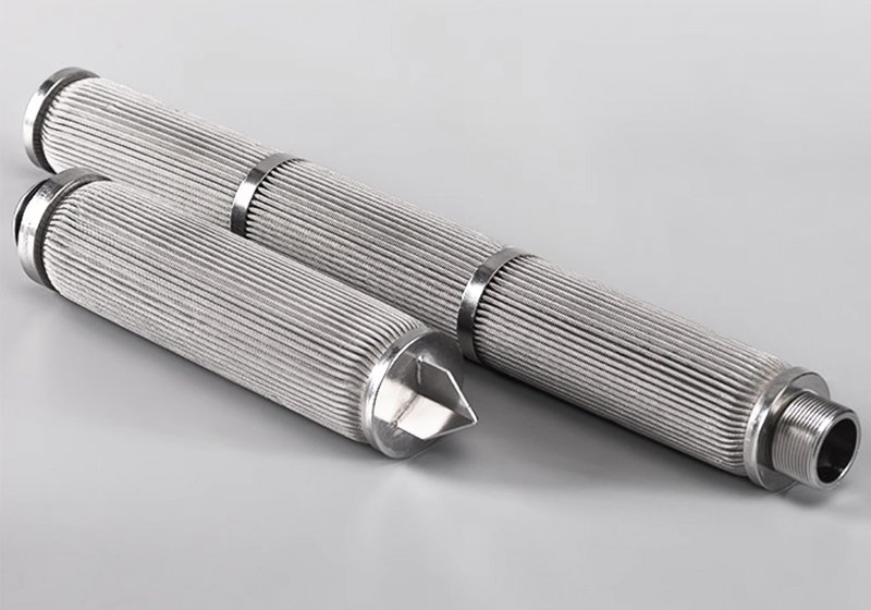 Pleated sintered metal fiber felt filter cartridge with welded stainless steel end caps
