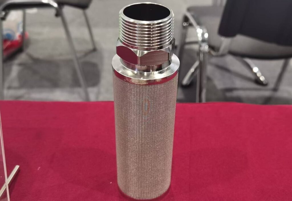 Cylindrical sintered wire mesh filter cartridge