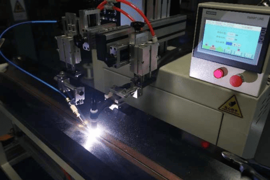 Welding an end cap onto a sintered metal filter element