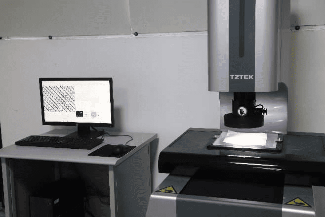 Bubble-point and air-permeability testing of a sintered metal filter element